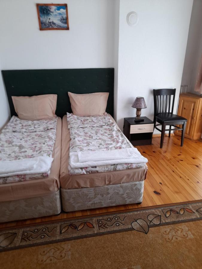 Yana Guest House 多布里尼什特 外观 照片