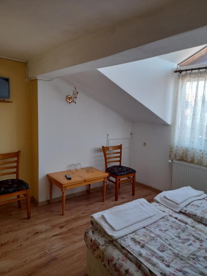 Yana Guest House 多布里尼什特 外观 照片