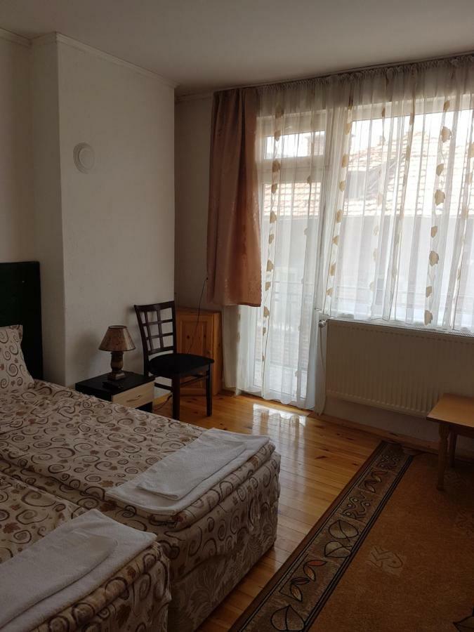 Yana Guest House 多布里尼什特 外观 照片